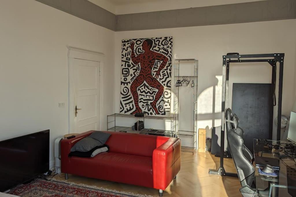Modern Meets Classic - Near Volkspark Schoeneberg Berlino